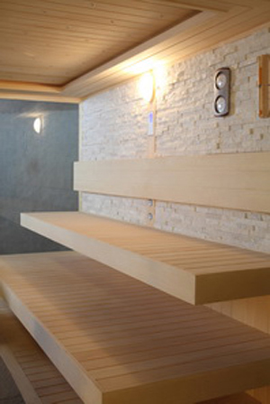 Indoor Sauna Helsinki Stark Wellness Sitzmöglichkeit mit Beleuchtung